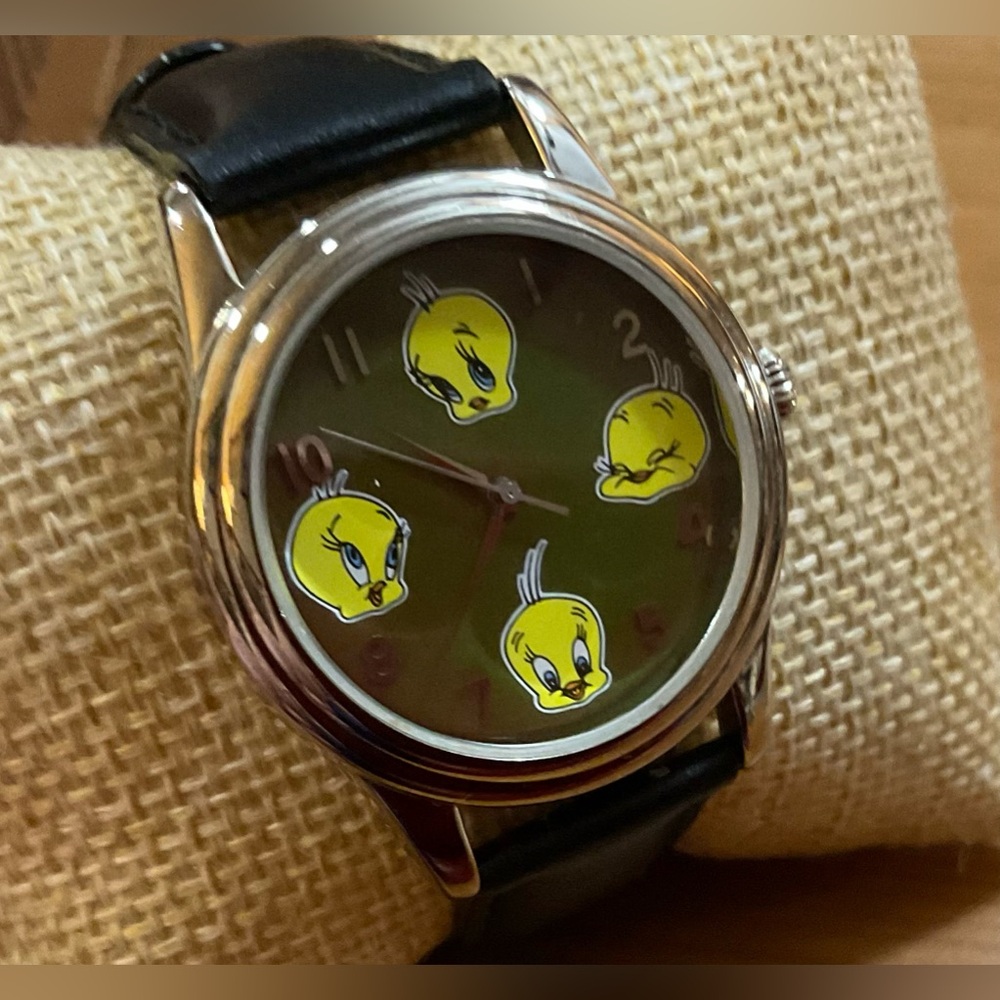 Warner Brothers: Looney Tunes unisex Tweety bird color changing mood watch.